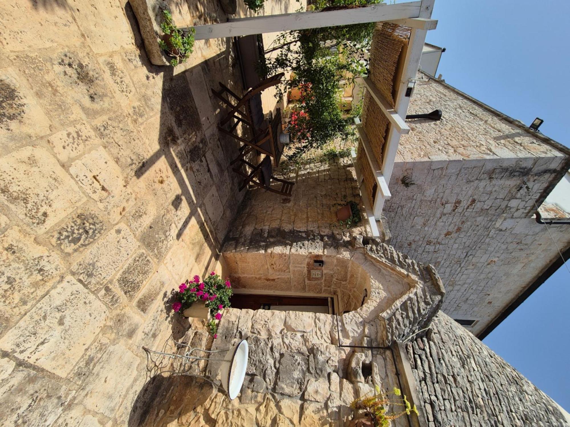 Гостевой дом Il Trullo Di Nonna Lella Кастеллана-Гротте Экстерьер фото